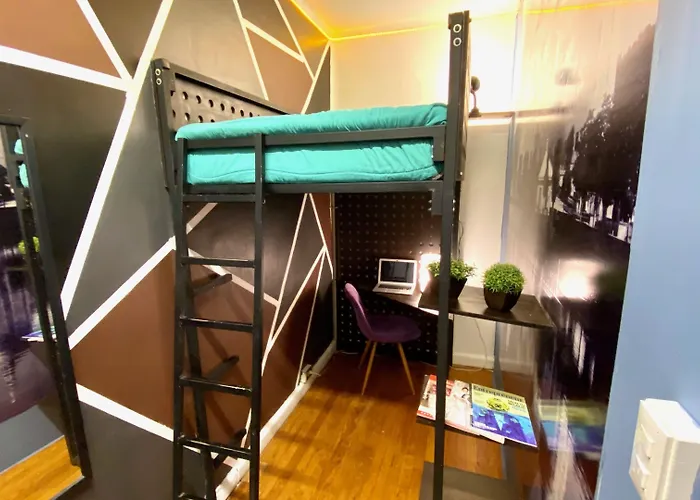 Roomies Condesa Hostel *